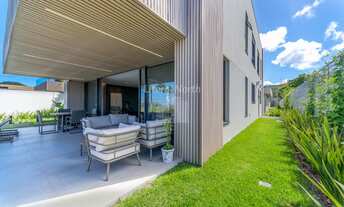 Imagem: Casa alto-padrão de frente para o mar em