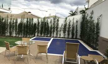 Imagem 2: Ótima casa de Condomínio no Jardins Roma, com 3 quartos Suítes, Churrasqueira e Piscina A