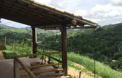 Imagem 4: Casa em meio a natureza