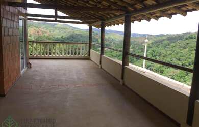 Imagem 7: Casa em meio a natureza