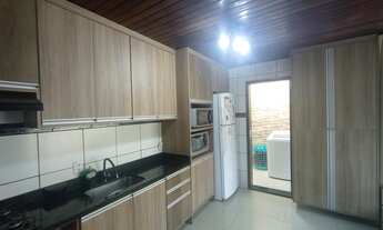 Imagem 3: Casa à venda com 4 Dormitórios, Vaga de garagem para 3 veículos, churrasqueira e Pátio com