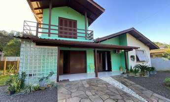 Imagem: Casa com 3 Dormitorio(s) localizado(a) no