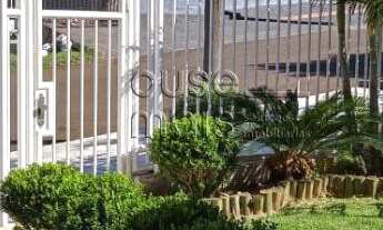 Imagem 3: Casa de 04 pisos com 05 dormitórios sendo 03 suítes á venda no bairro Presidente Médici, C