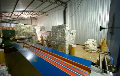 Imagem 4: Empresa em pleno funcionamento com maquinário completo para produção de papel toalha e pap