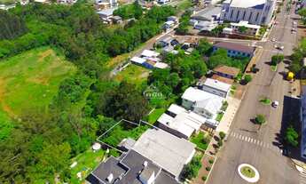 Imagem: Amplo terreno que consta uma casa com 228m²