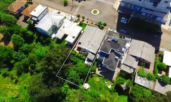 Imagem 3: Amplo terreno que consta uma casa com 228m² para reforma ou para demolição