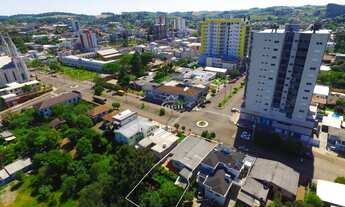 Imagem 4: Amplo terreno que consta uma casa com 228m² para reforma ou para demolição