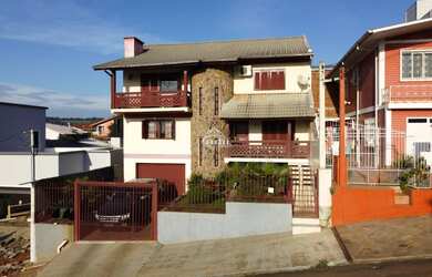 Imagem 2: Casa com 299m² localização no Centro de Getúlio Vargas! Veja os detalhes!