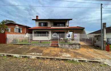 Imagem: Casa ampla com grande terreno, na saída