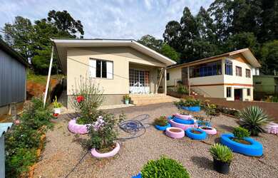 Imagem 3: Casa com amplo terreno, Localizada na Rua Padre Tiago, Centro de Estação