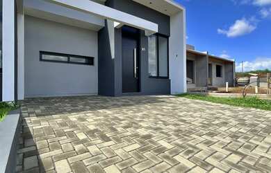 Imagem 3: Casa contemporânea com amplo pátio em Estância Velha