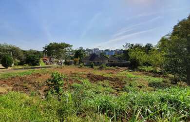 Imagem 4: Terreno de esquina amplo, em região residencial nobre da cidade