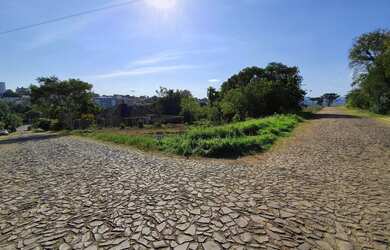 Imagem 2: Terreno de esquina amplo, em região residencial nobre da cidade