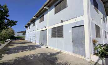 Imagem 2: Amplo prédio comercial/industrial