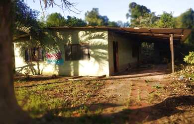 Imagem 3: Dois terrenos juntos com casa de alvenaria antiga