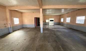 Imagem 6: PRÉDIO COMERCIAL E UMA CASA NO BAIRRO CENTRAL