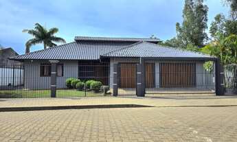 Imagem: Linda Casa com Quintal e Varanda em São