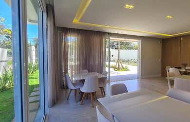 Imagem 6: Apartamento de frente, além do banheiro social, suite, possui mais um lavabo na entrada do