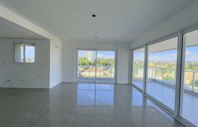 Imagem 4: Apartamento com 3 suítes, localizado no 10º pavimento, com posição solar: oeste/norte/sul