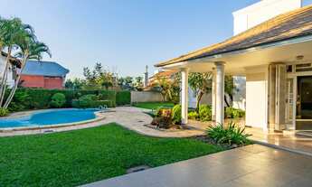 Imagem: A casa possui 5 dormitórios, sendo 4 suítes