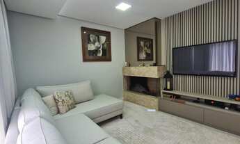 Imagem 7: Sobrado semi mobiliado, decorado, com patio privativo, condominio com poucas casas e proxi