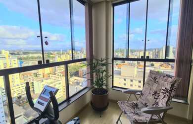 Imagem 2: Belo apartamento, semi-mobiliado, andar alto., com uma vista incrível da cidade e uma ótim