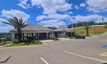 Imagem 3: Terreno em aclive em relação a rua, quadra A lote 03