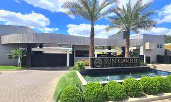 Imagem: Terreno em aclive em relação a rua, quadra