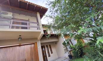 Imagem 2: Sobrado 3 dormitórios, sendo 1 suite com espaço para 3 carros, na parte nobre do Cristo R