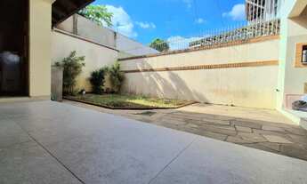 Imagem 3: Sobrado 3 dormitórios, sendo 1 suite com espaço para 3 carros, na parte nobre do Cristo R