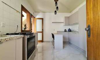 Imagem 6: Sobrado 3 dormitórios, sendo 1 suite com espaço para 3 carros, na parte nobre do Cristo R