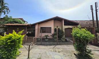 Imagem 2: Casa plana, com possiblidade para 3 dormitórios, vaga para 3 carros, com salão de festas