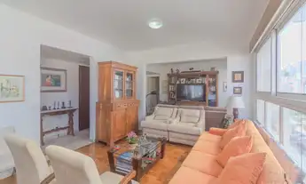 Imagem 5: Apartamento REFORMADO à Venda Bairro Rio Branco em Porto Alegre