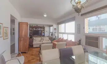 Imagem 3: Apartamento REFORMADO à Venda Bairro Rio Branco em Porto Alegre