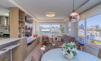 Imagem 2: Apartamento para Venda em Porto Alegre - 2 Dormitórios I 2 Vagas I Petrópolis