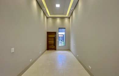 Imagem 4: Casa com Três Dormitórios e Piscina na Vila Santa Izabel em Maringá