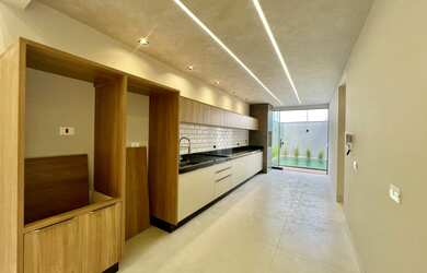 Imagem 5: Casa com Três Dormitórios e Piscina na Vila Santa Izabel em Maringá