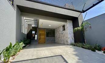 Imagem: Casa com Três Dormitórios e Piscina na