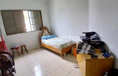 Imagem 4: Casa Terreno Inteiro e 03 Quartos no Jardim Paris em Maringá