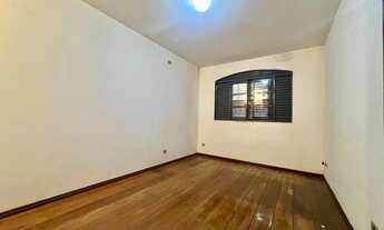 Imagem 6: Casa à venda no Jardim Liberdade em Maringá com 3 Dormitórios e Quintal