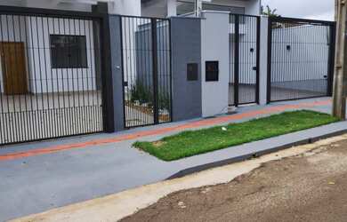 Imagem 2: Casa a Venda no Jardim Santa Clara em Maringá, com Suíte e Dois Quartos