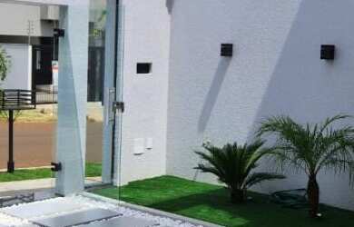 Imagem 5: Casa Moderna com Piscina no Jardim Mediterrâneo