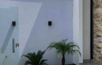 Imagem 3: Casa Moderna com Piscina no Jardim Mediterrâneo