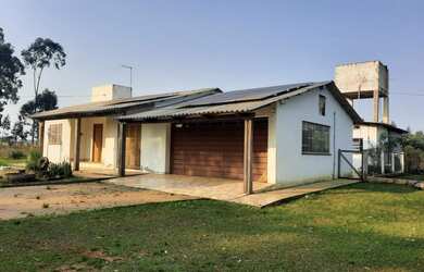 Imagem 2: Excelente Chácara, 2 dormitórios, 1 suítes, 2 banheiro, 2 vagas na garagem, 4M² de Área Co