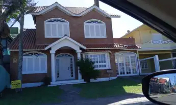 Imagem: Casa Ampla em Capão Novo de Frente para