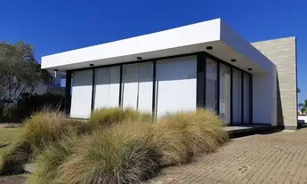 Imagem 4: CASA ALTO PADRÃO 4 SUÍTES