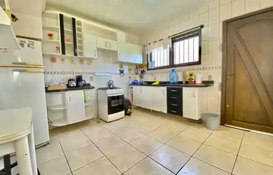 Imagem 3: Sobrado com amplo pátio e kioske