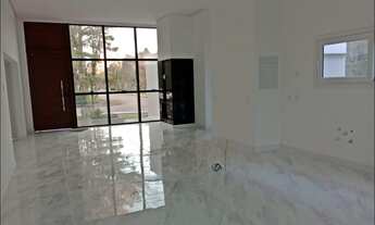 Imagem 3: Linda Casa com Arquitetura Moderna Junto ao Lago Negro em Gramado