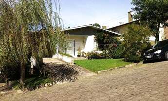 Imagem: Casa Residencial com 3 Dormitorio(s) localizado(a)