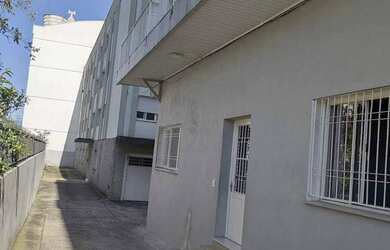 Imagem 2: Apartamento no bairro Santa Catarina, com 2 dormitórios, próximo à Colina Grill